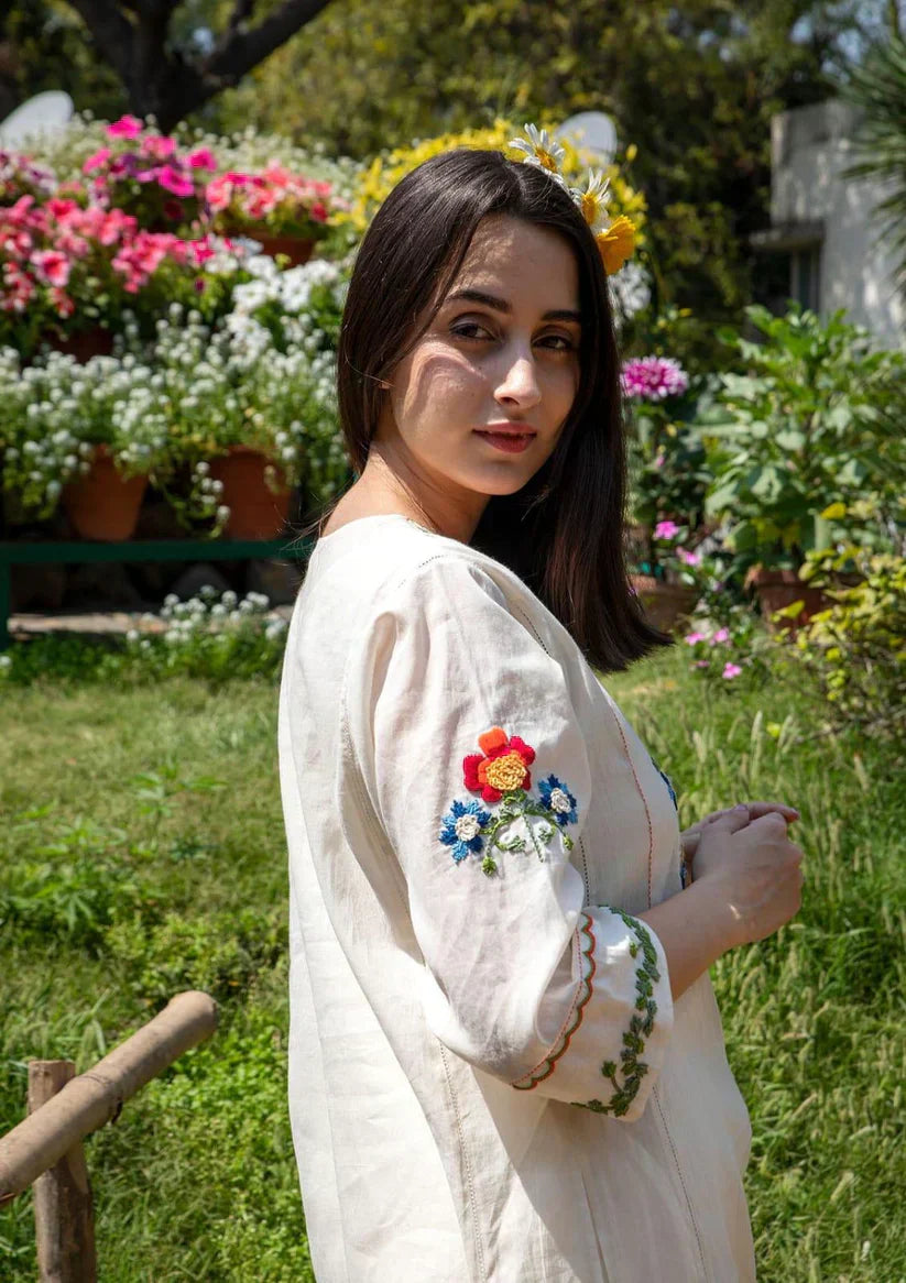 Off White Embroidered Cotton Kurta And Pant Set