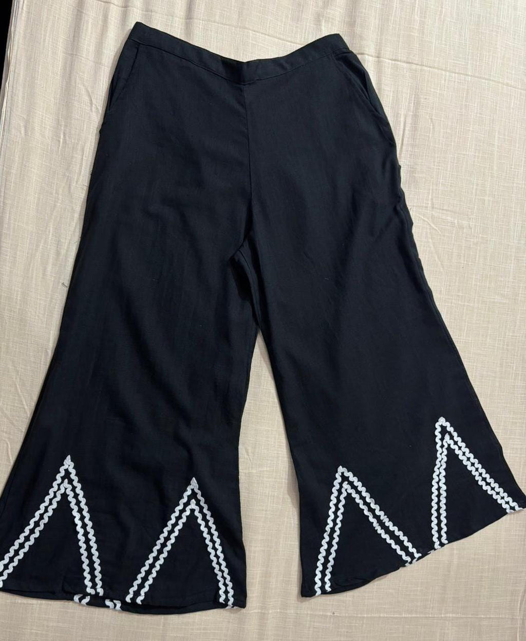 Women Indo Western Waist Coat With White Zigzag Lace Trousers Co-Ords Set